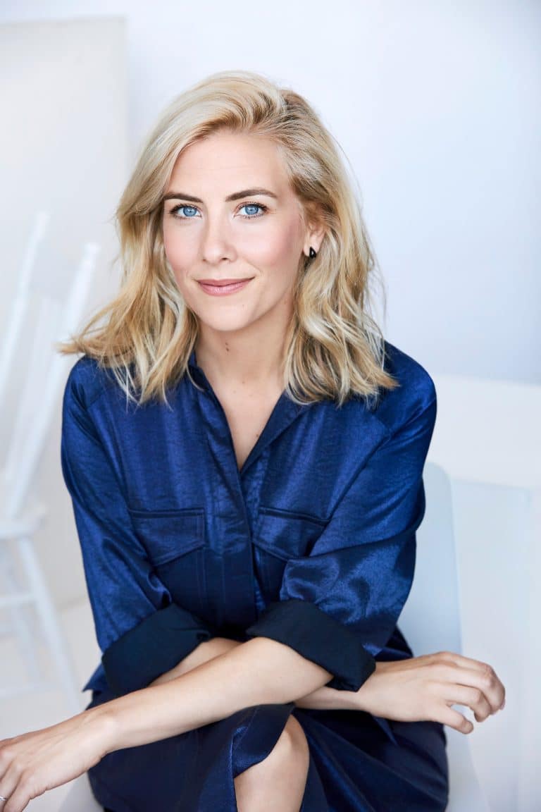 Lancement du Salon du livre en tournée avec Émilie Perreault | Salon du ...